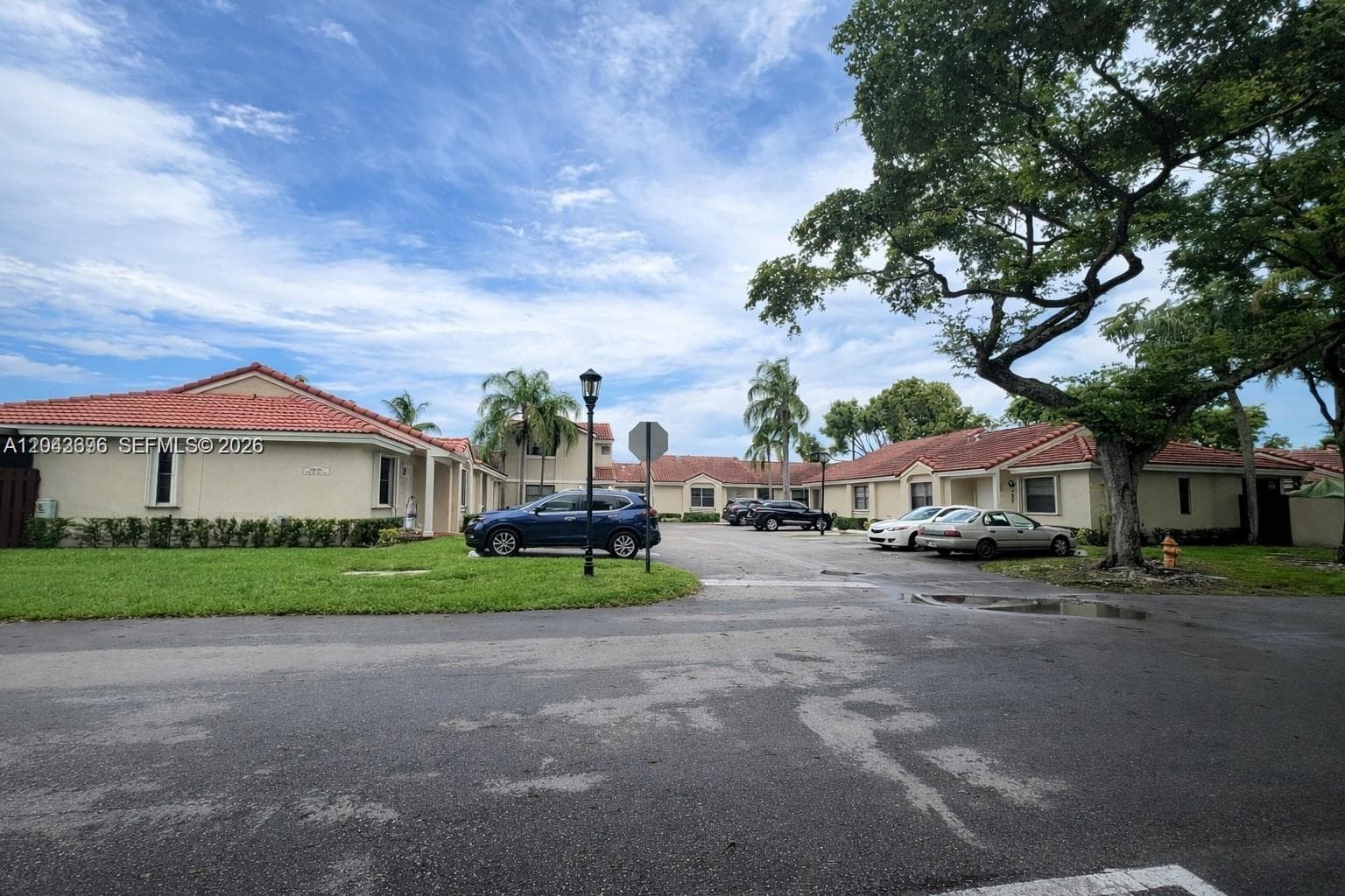 6012 NW 172nd Terr Cir, Hialeah FL 33015 photo 2