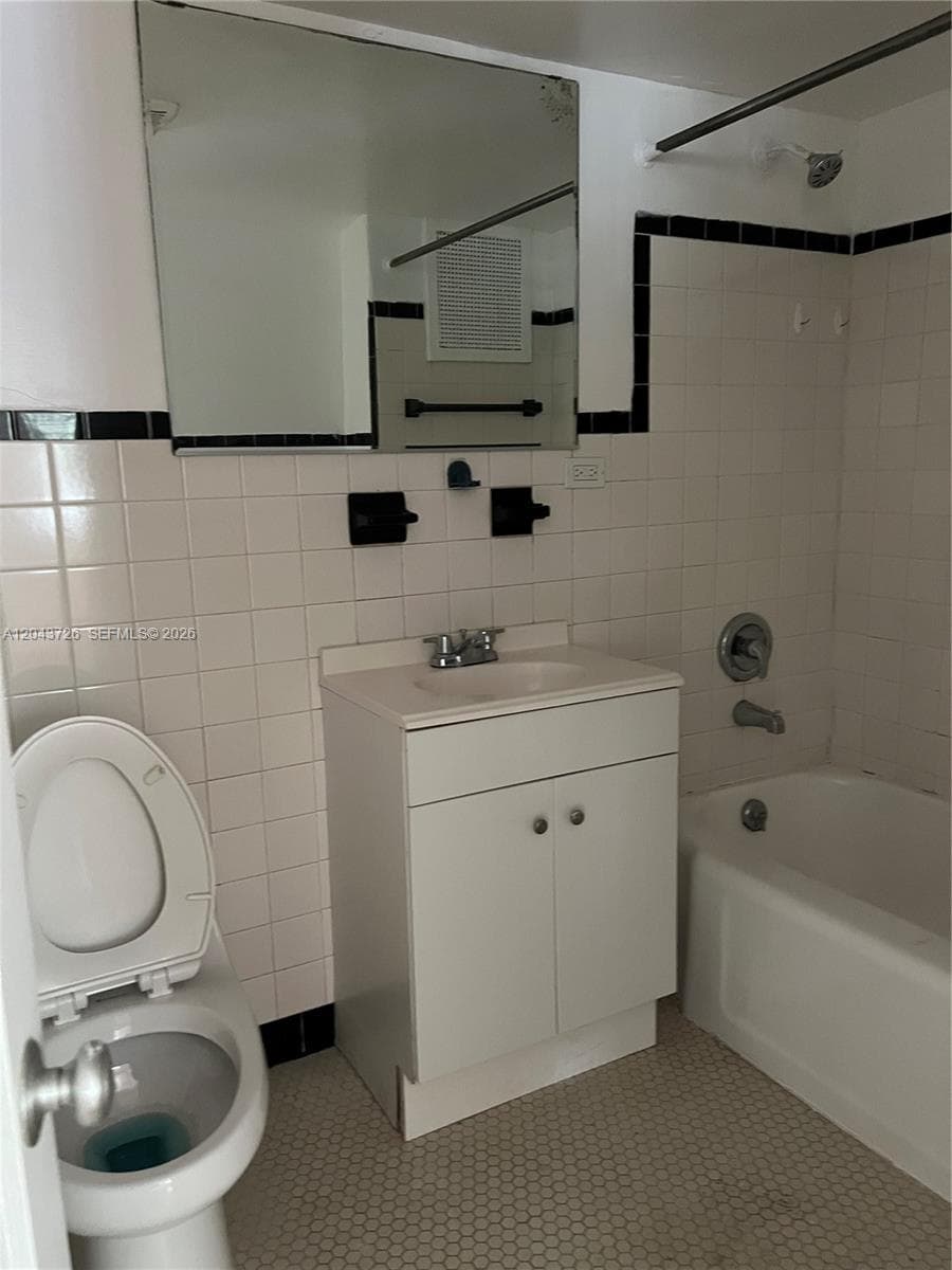 1895 SW 22nd # #7, Miami, FL 33145 photo 5