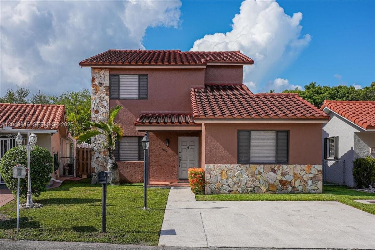 10528 SW 69th Ter, Miami FL 33173 photo 2