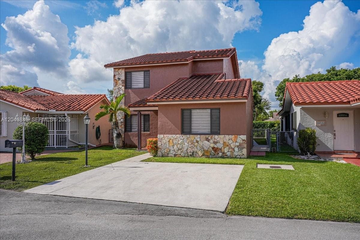 10528 SW 69th Ter, Miami FL 33173