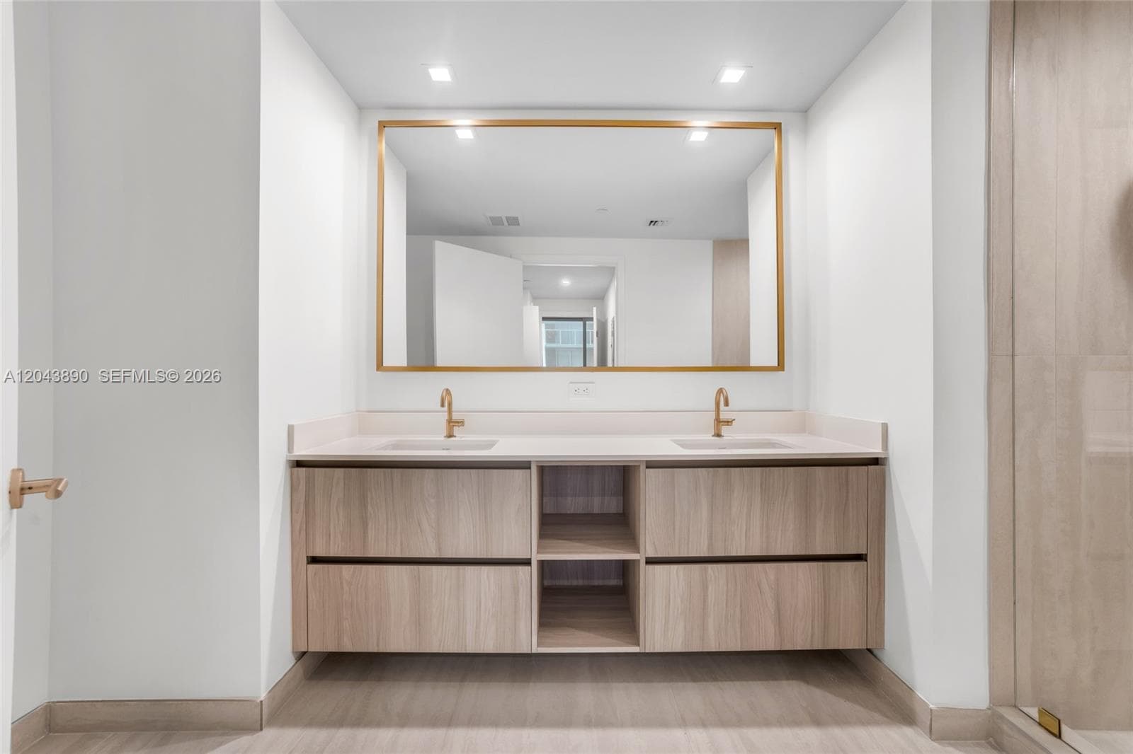 77 SE 5th Street # 1708, Miami FL 33131 photo 4