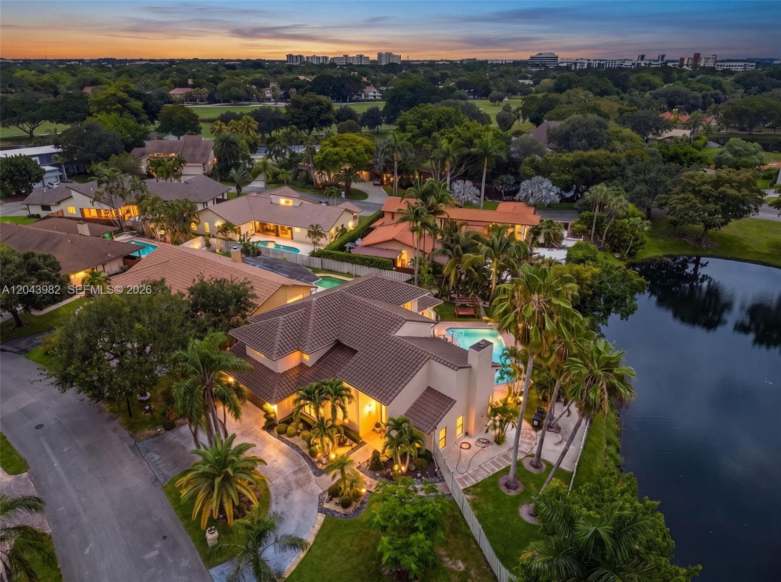 962 SW 93rd Ter, Plantation FL 33324