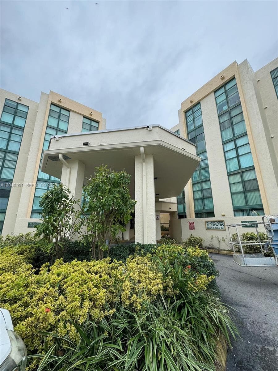 2055 SW 122nd Ave # 327, Miami FL 33175