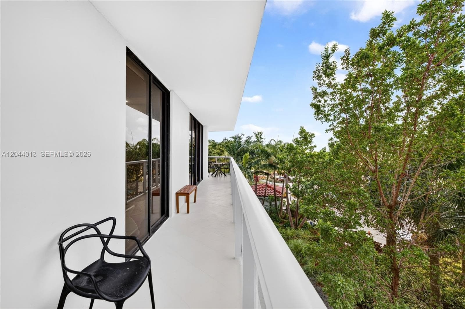 20281 E Country Club Dr # 407, Aventura FL 33180 photo 5