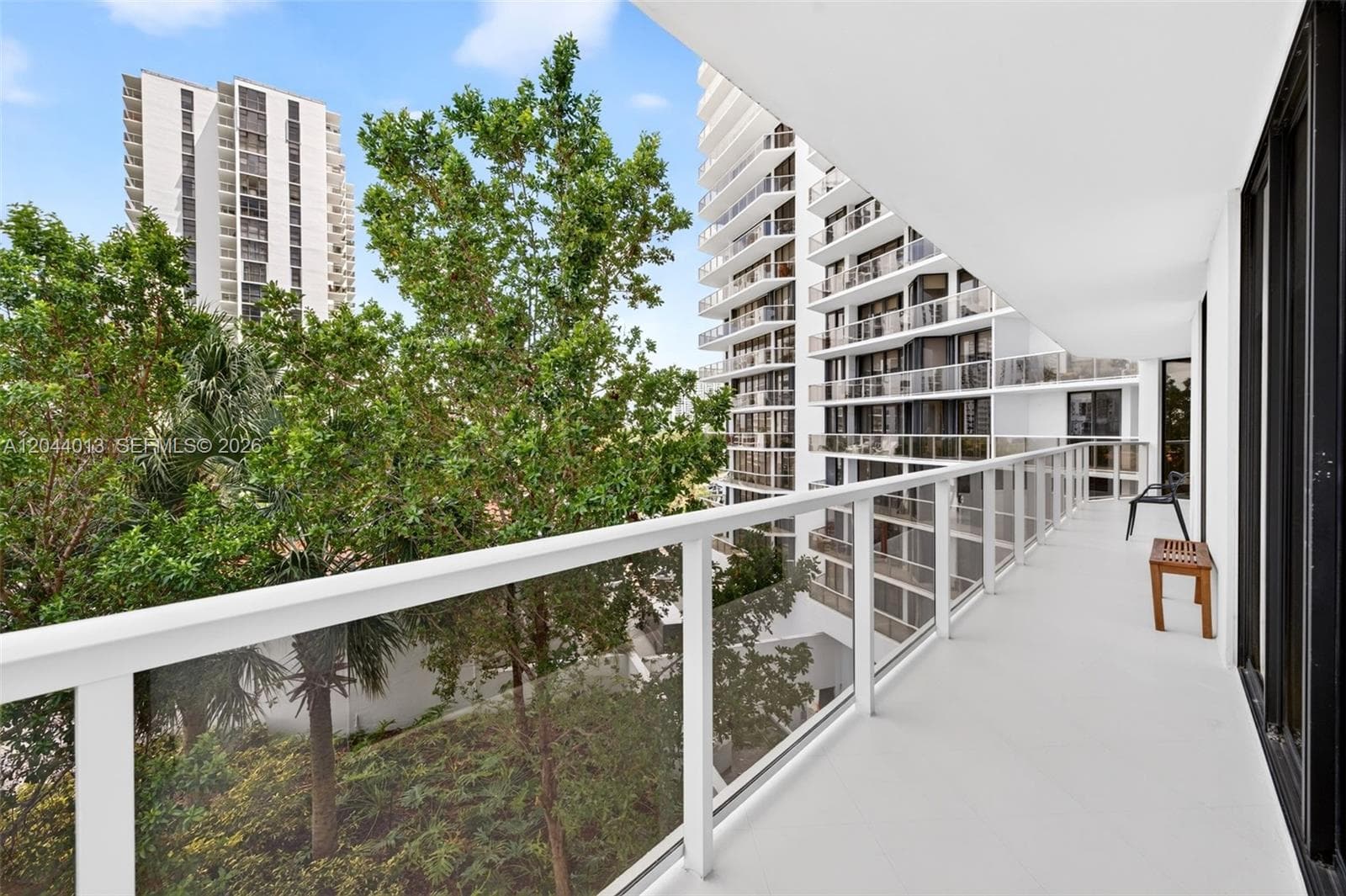 20281 E Country Club Dr # 407, Aventura FL 33180 photo 4