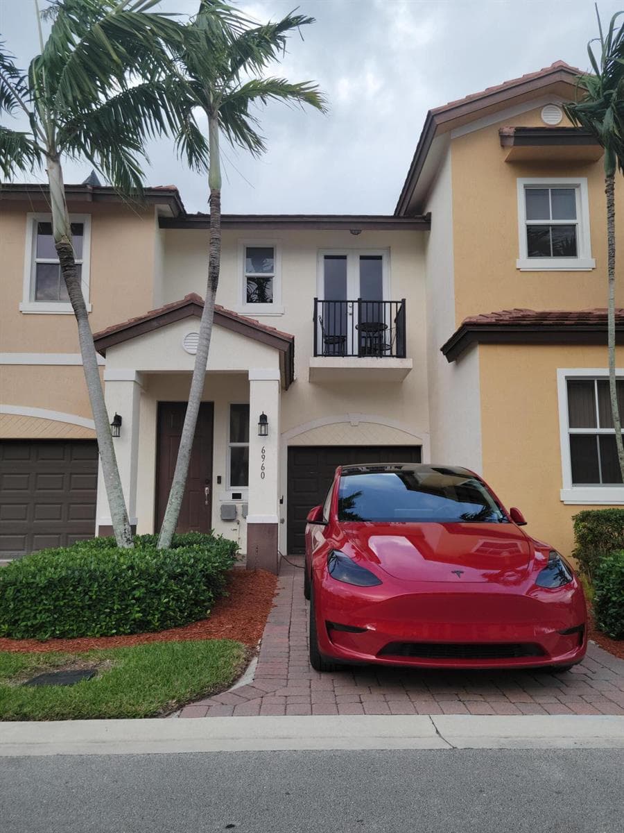 6960 Long Pine Circle, Coconut Creek FL 33073