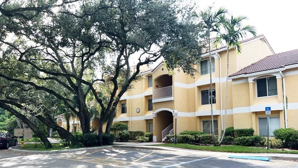 2350 NW 33rd Street # 807, Oakland Park FL 33309 photo 2