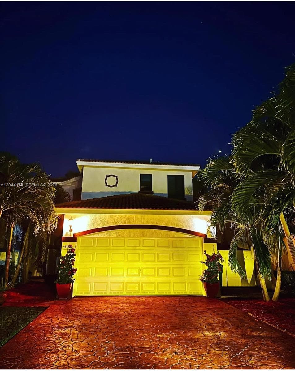 4318 NW 113th Pl, Doral FL 33178 photo 2