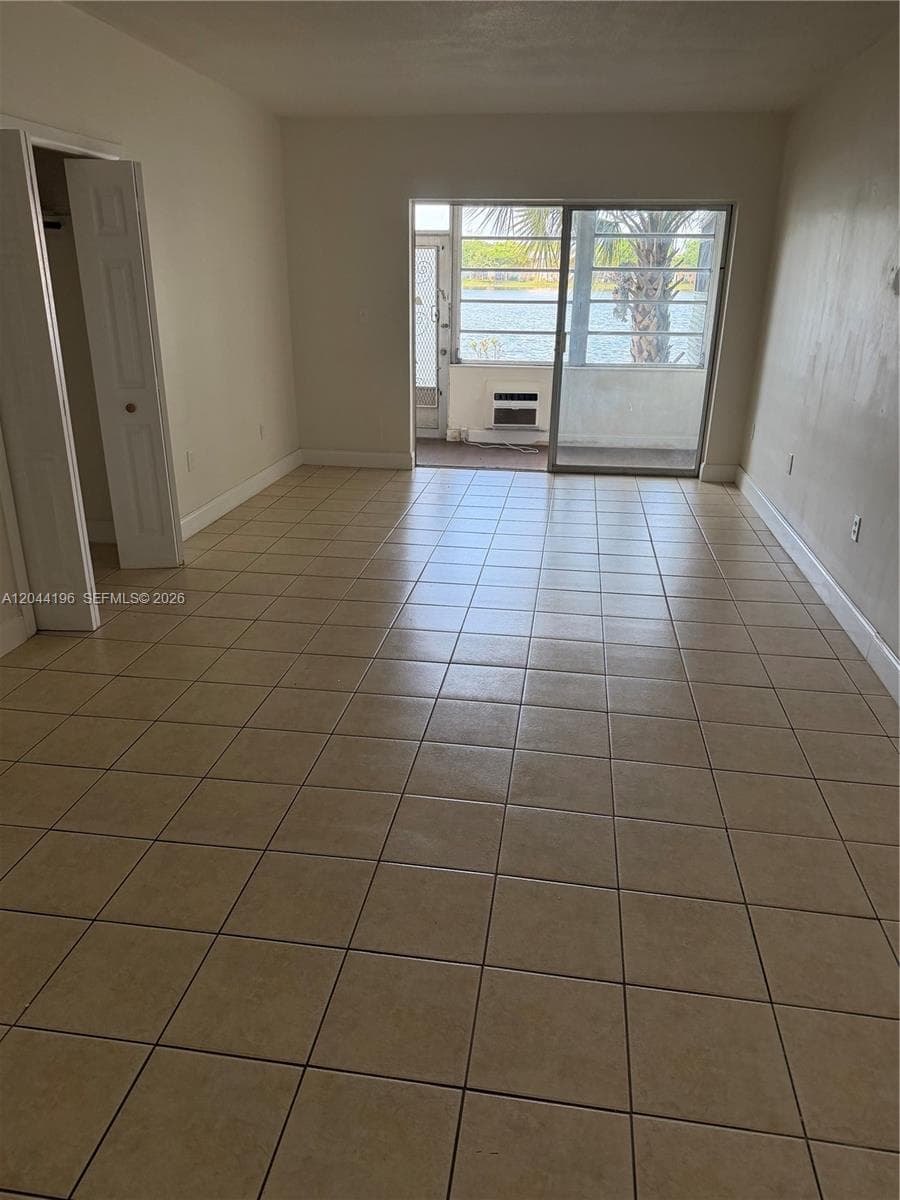19001 NE 2nd Ave # 1404, Miami, FL 33179
