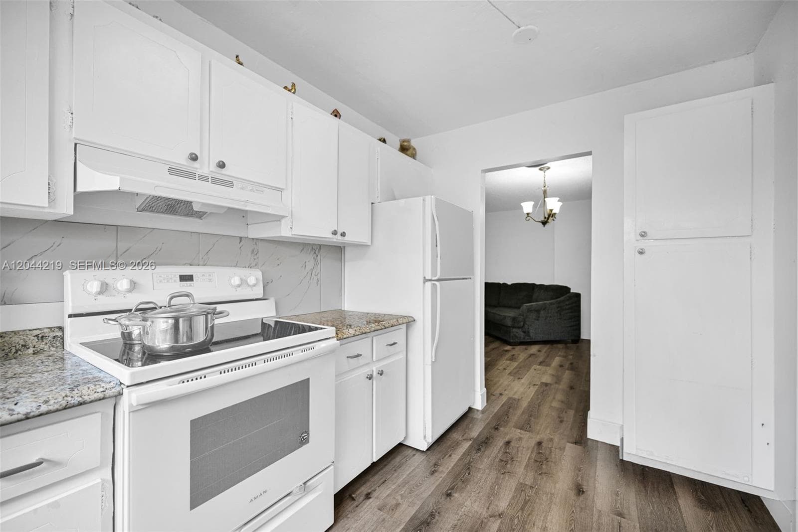 942 NE 199th St # 4E, Miami FL 33179 photo 4