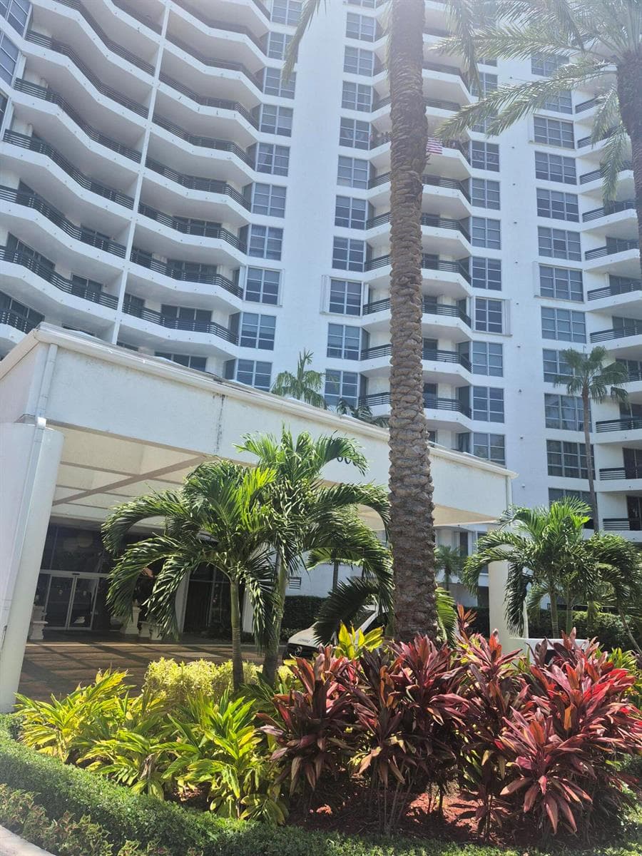 3600 Mystic Pointe Drive # 1202, Aventura FL 33180 photo 4