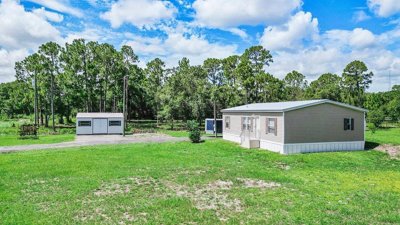 220 N Sendero Street, Clewiston FL 33440 photo 2