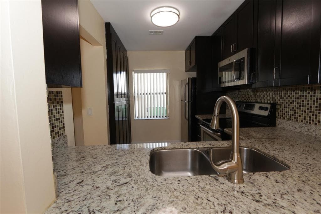 2987 NW 110th Avenue, Sunrise FL 33322 photo 2