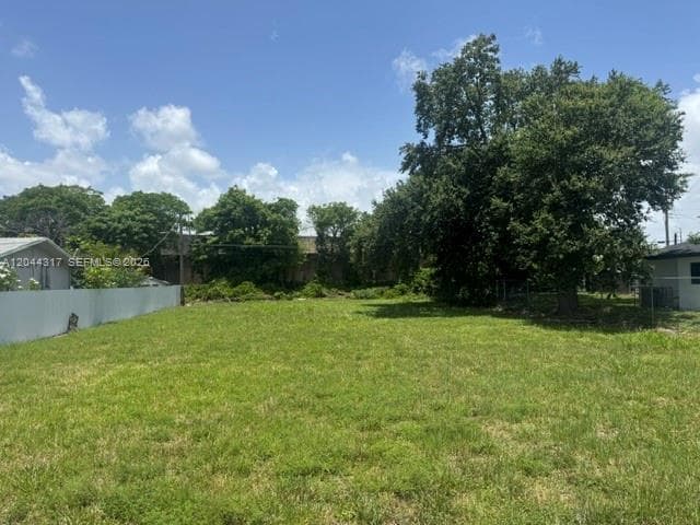 10420 NW 6 AVE, Miami FL 33150 photo 2