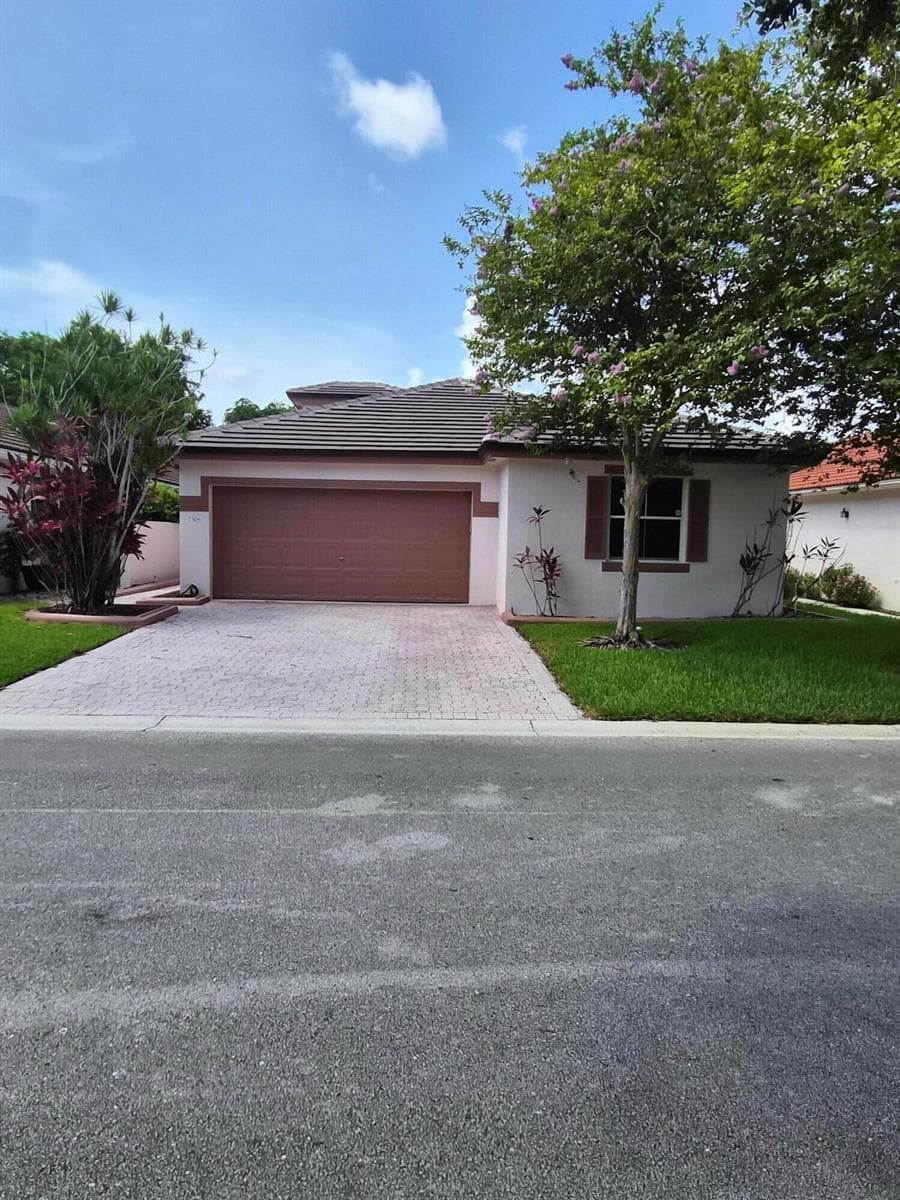7306 NW 1st Manor NW, Plantation FL 33317