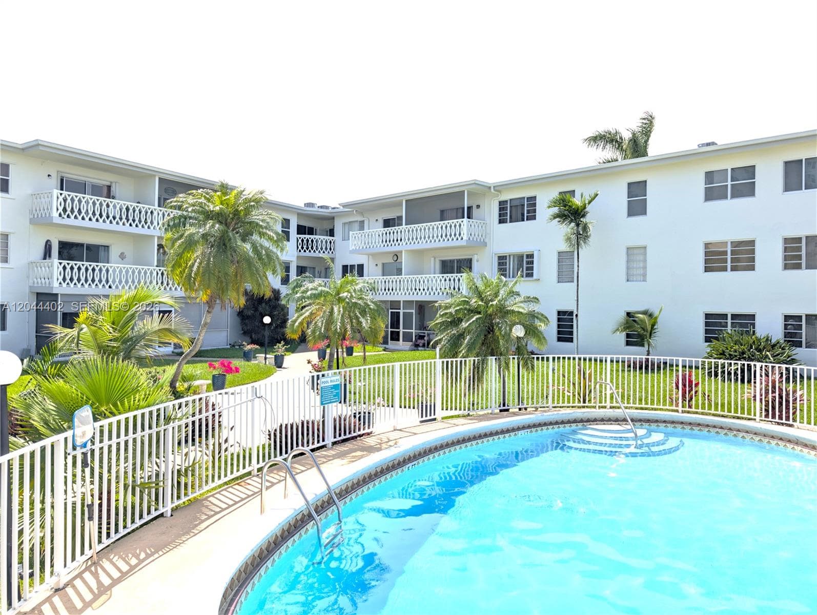 450 GOLDEN ISLES DR # 2H, Hallandale Beach FL 33009 photo 3