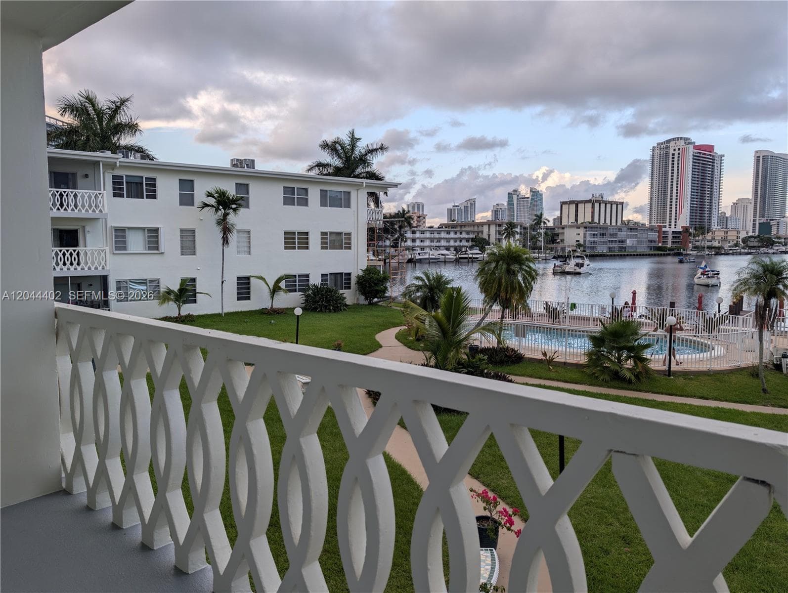 450 GOLDEN ISLES DR # 2H, Hallandale Beach FL 33009 photo 5