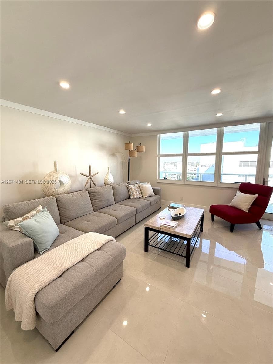 3725 S Ocean Dr # 1225, Hollywood, FL 33019