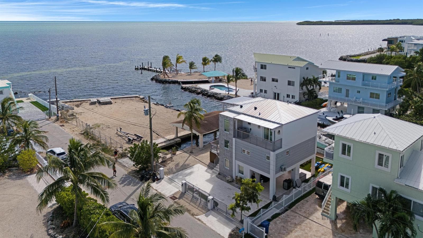 704 Grouper Lane, Key Largo FL 33037 photo 2