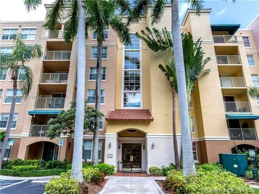 19501 E Country Club Dr # 104, Aventura FL 33180 photo 2