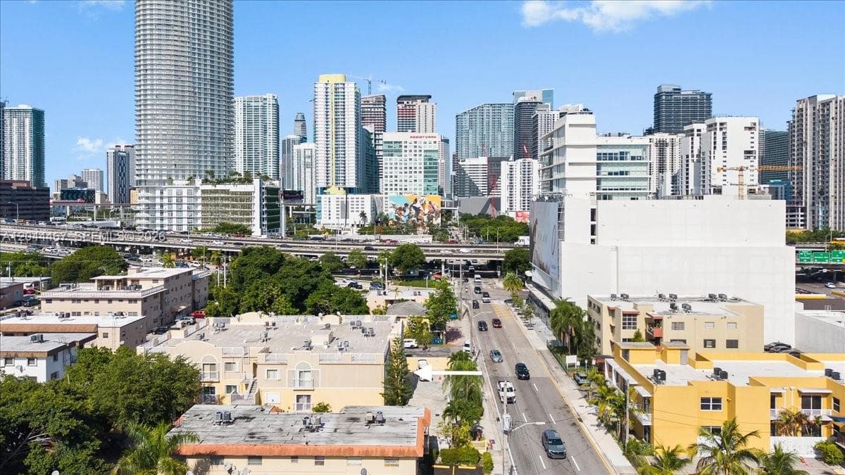 437 SW 7th St # 201, Miami FL 33130