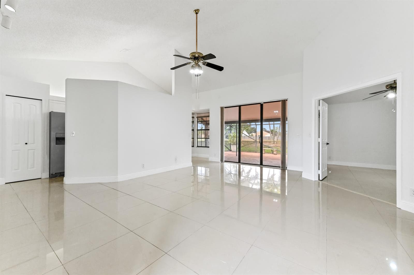 5421 Helene Circle, Boynton Beach FL 33472 photo 4