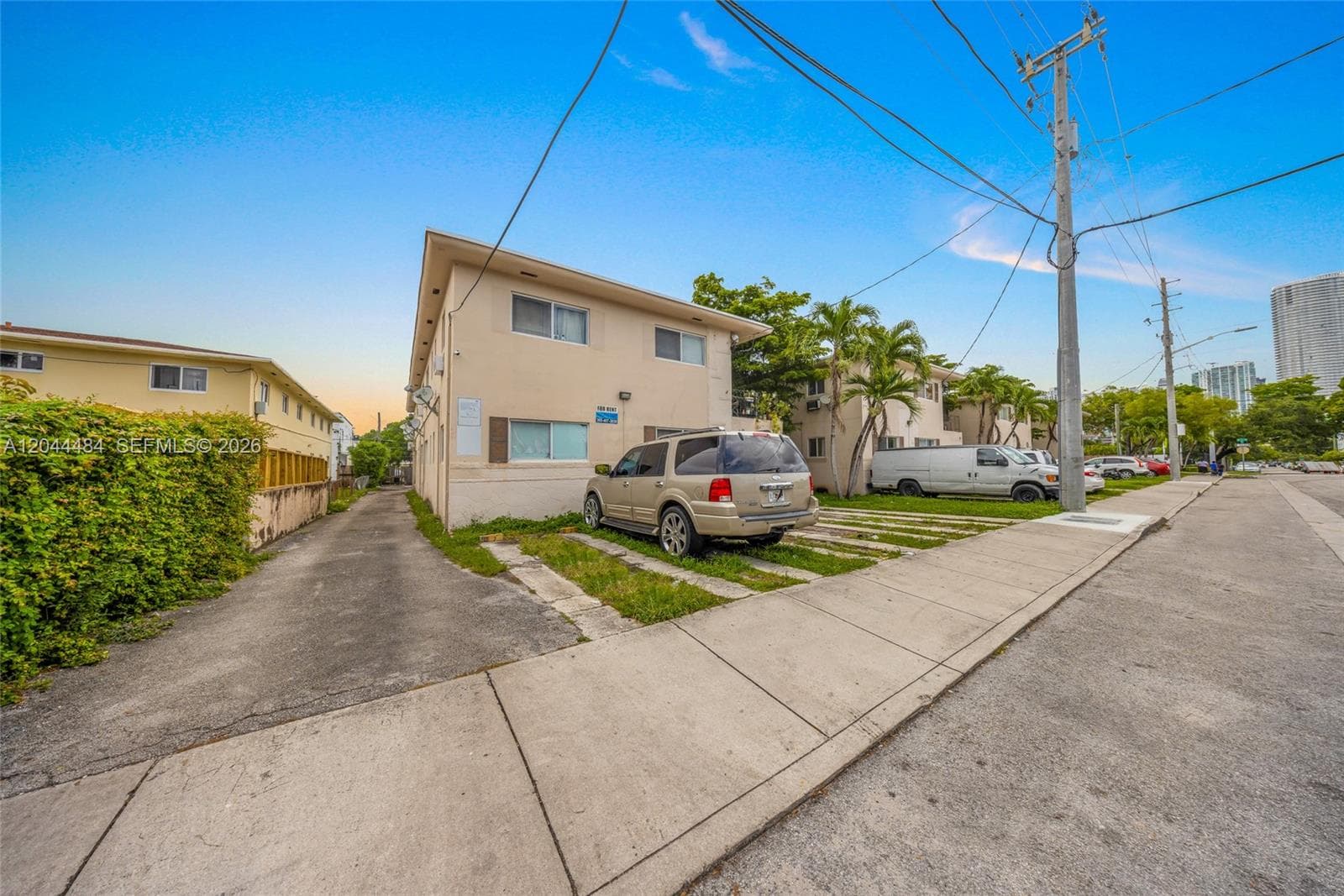 731 SW 5th St, Miami FL 33130 photo 2