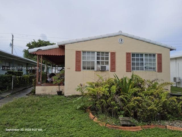 1938 Pierce St, Hollywood FL 33020