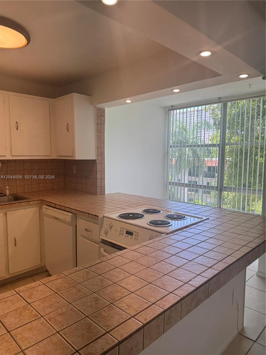210 172nd St # 429, Sunny Isles Beach FL 33160 photo 2