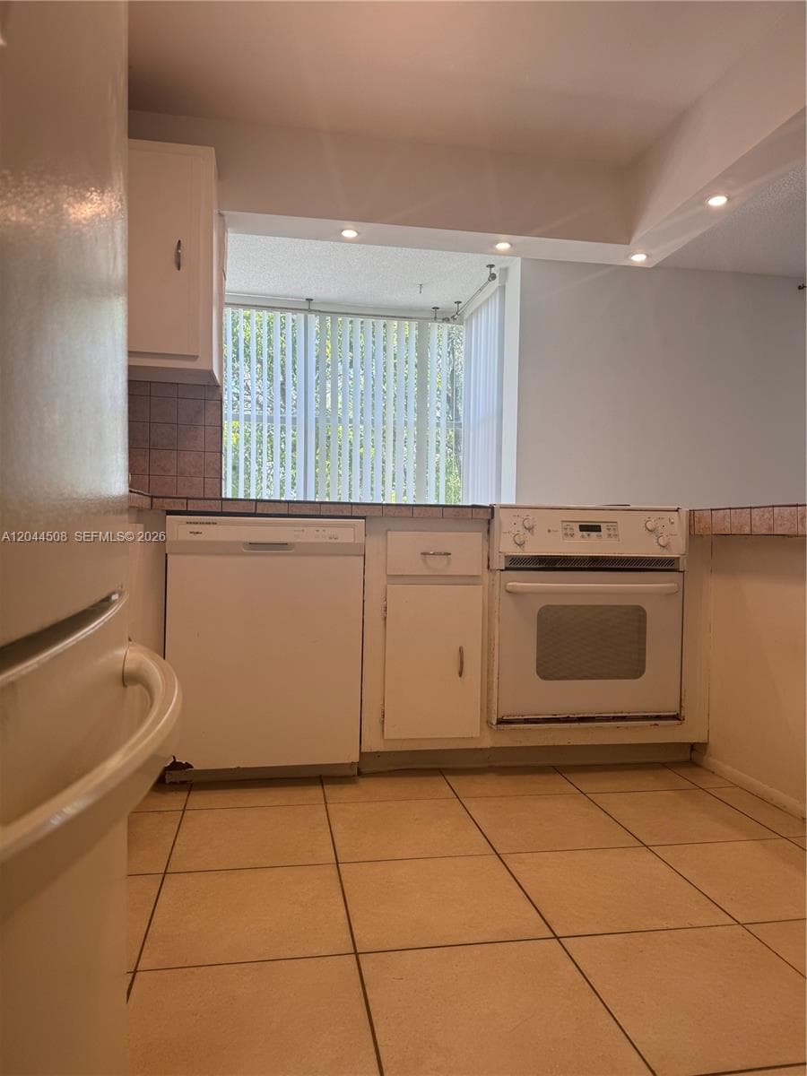 210 172nd St # 429, Sunny Isles Beach FL 33160 photo 4
