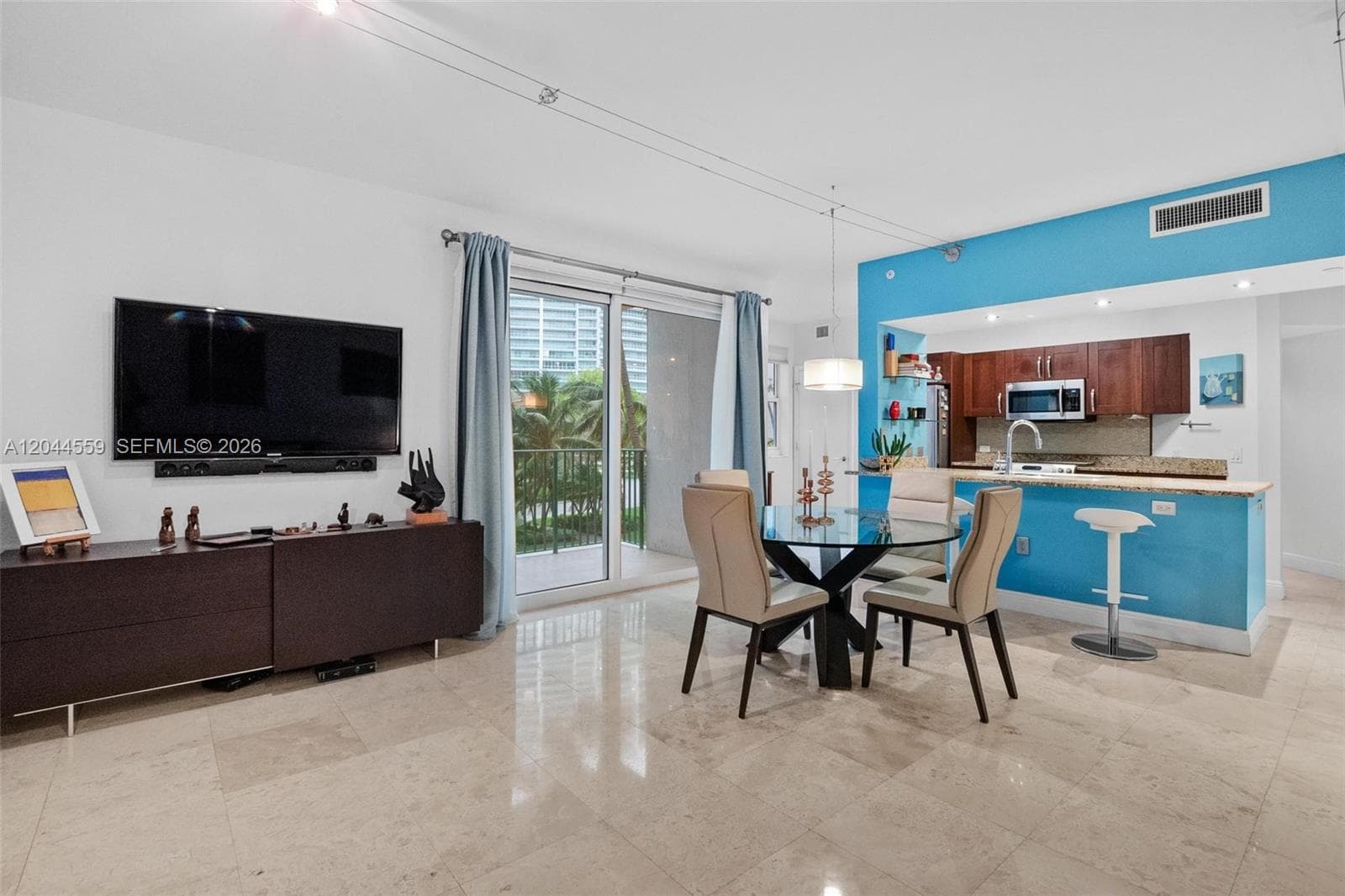 19900 E Country Club Dr # 212, Aventura FL 33180 photo 2