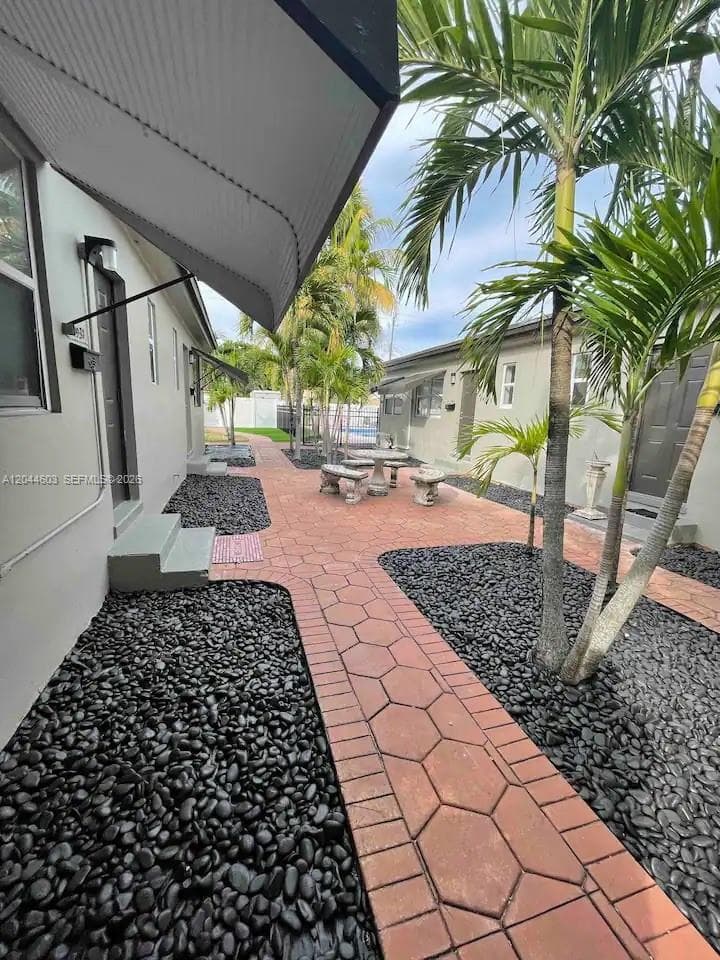 1925 Dewey St, Hollywood FL 33020 photo 4