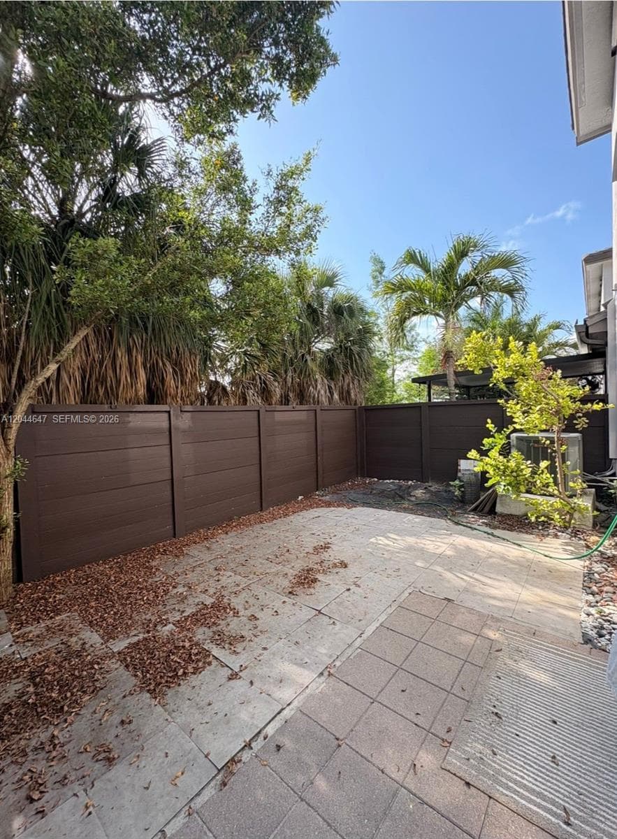 15668 NW 91st Ct, Miami Lakes FL 33018