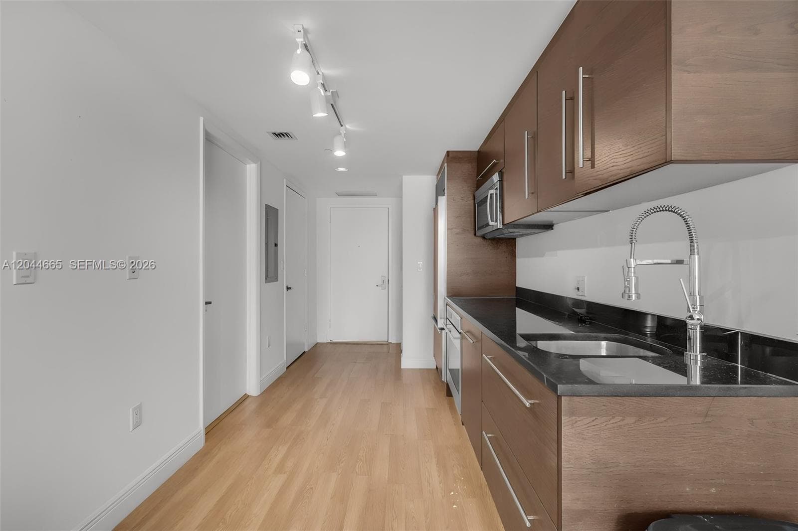 475 Brickell Ave # 2508, Miami, FL 33131 photo 2