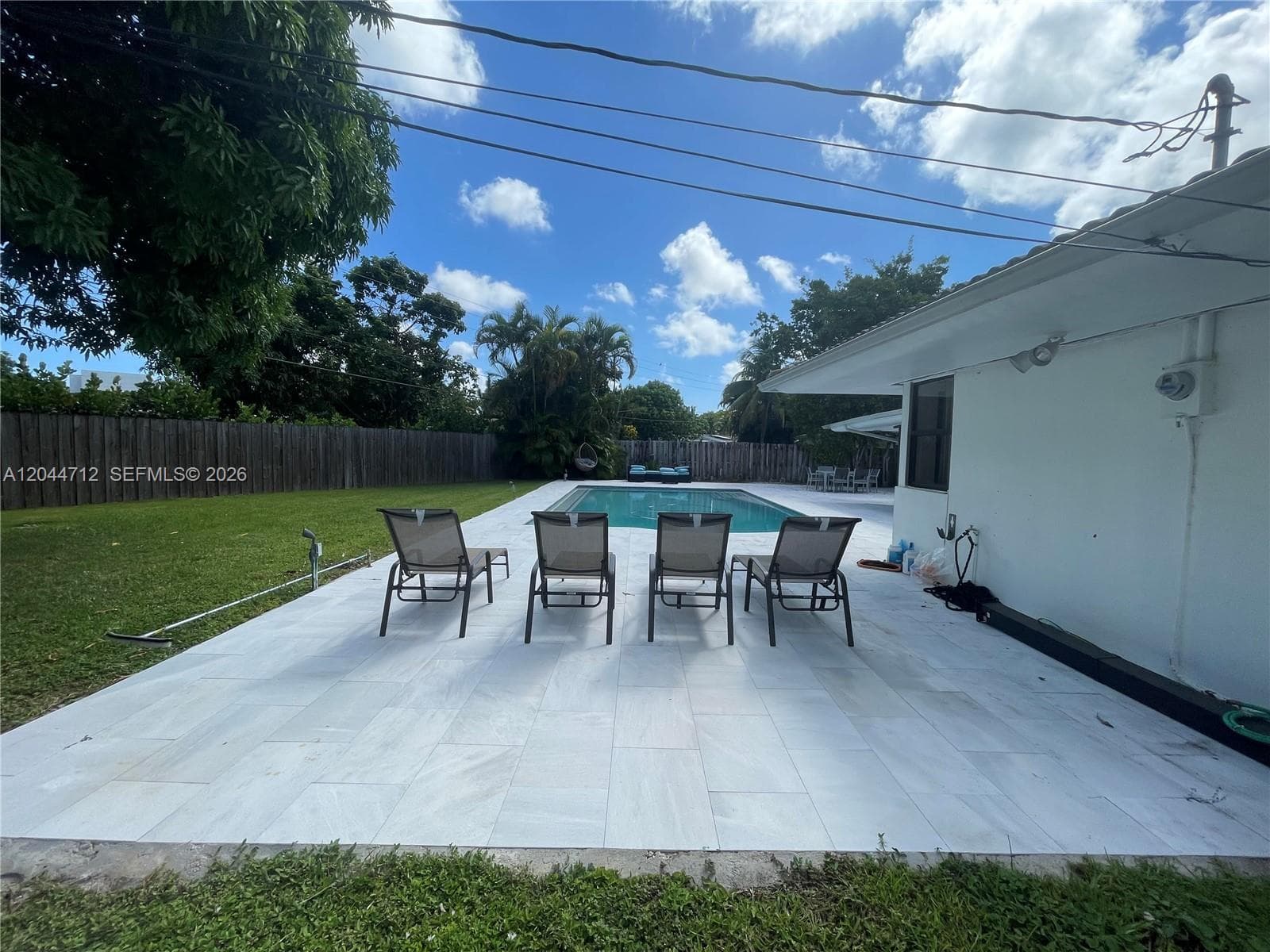 2115 Alamanda Dr, North Miami FL 33181 photo 2