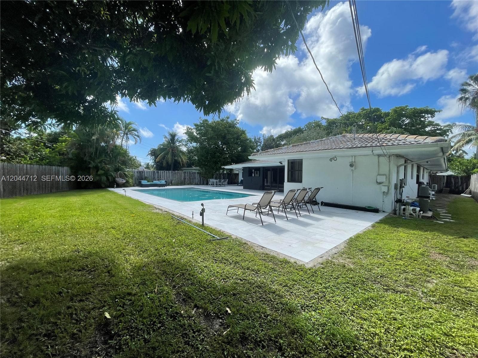 2115 Alamanda Dr, North Miami FL 33181 photo 3