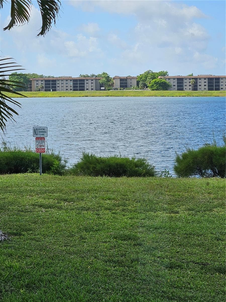 20822 San Simeon Way # 111, Miami, FL 33179 photo 3