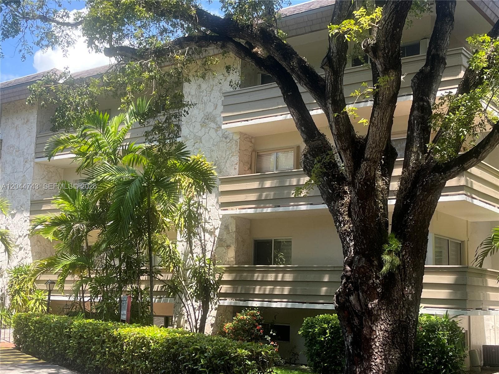 1205 Mariposa Ave # 212, Coral Gables FL 33146 photo 2