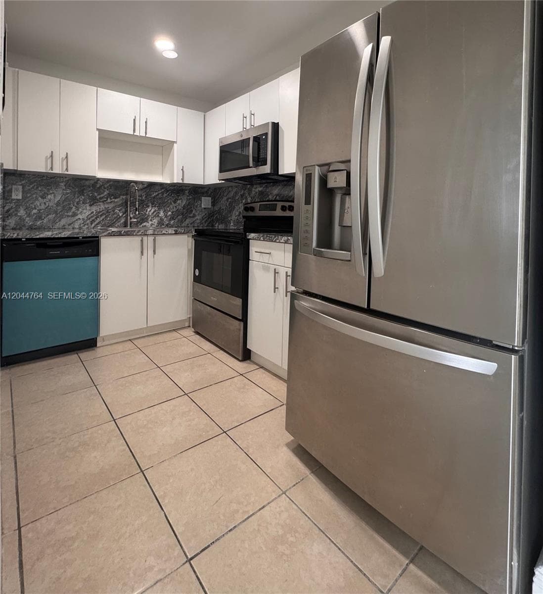 1820 W 53rd St # 517, Hialeah FL 33012 photo 2