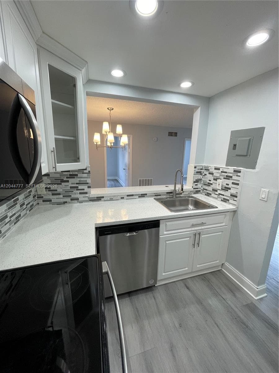 13685 NE 10th Ave # 301, North Miami FL 33161 photo 2