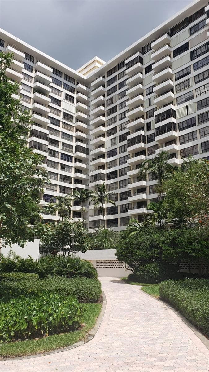 600 Three Islands Blvd # 1218, Hallandale Beach FL 33009