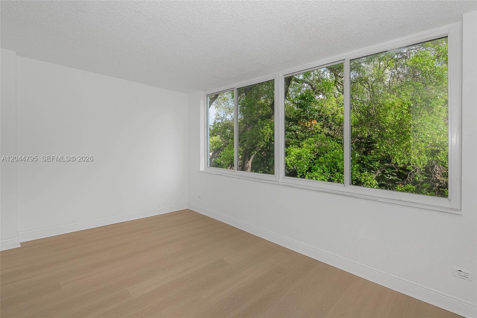 445 NE 195th St # 326, Miami, FL 33179 photo 5