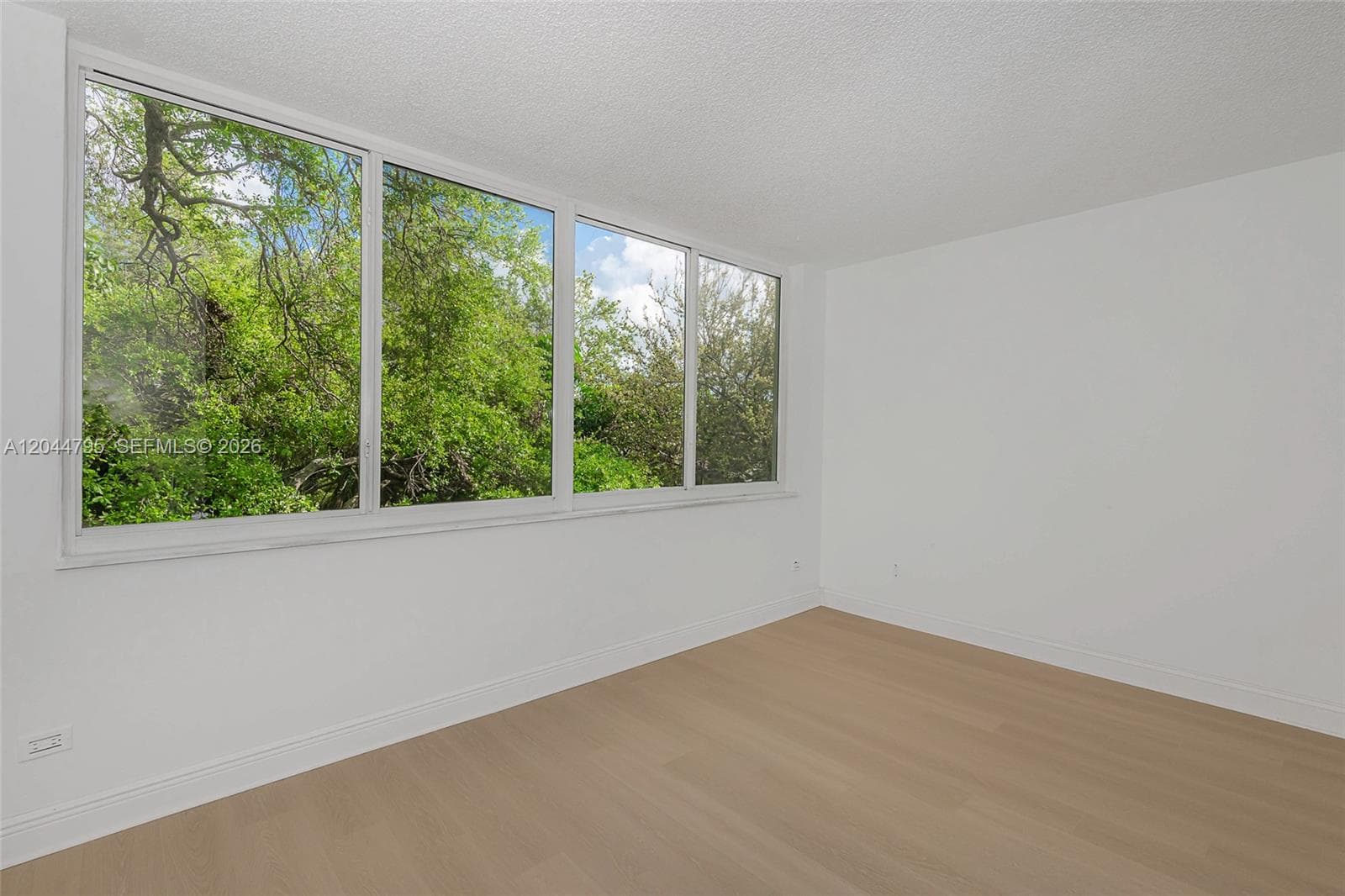 445 NE 195th St # 326, Miami, FL 33179 photo 4