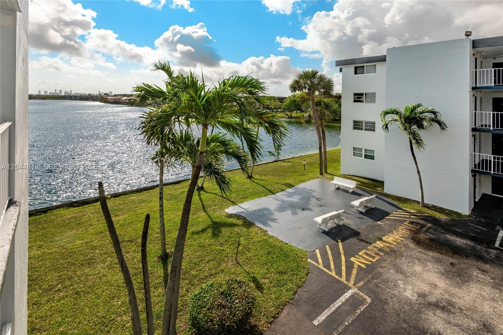 447 NE 195th St # 214, Miami, FL 33179 photo 2