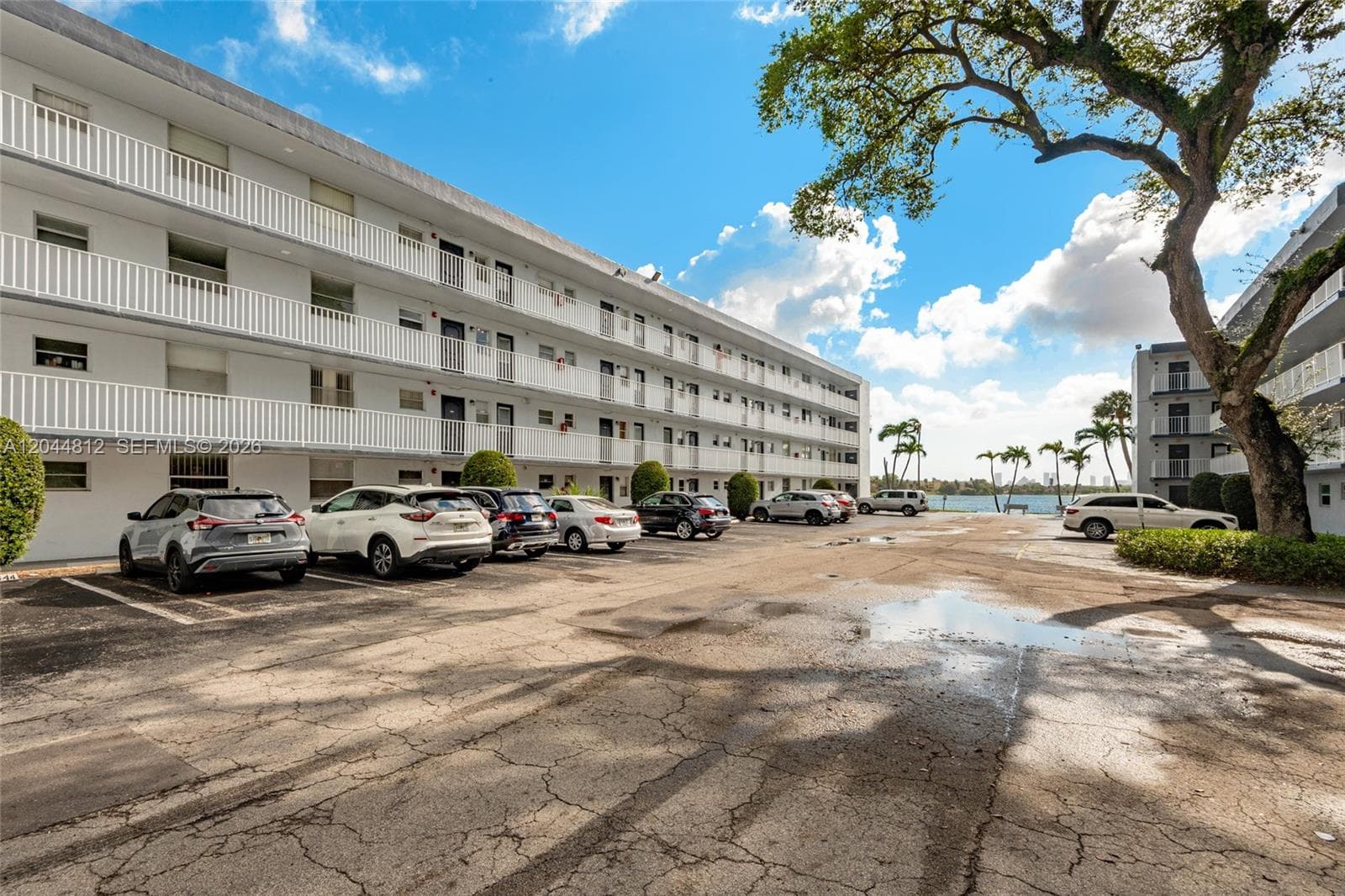 447 NE 195th St # 214, Miami, FL 33179 photo 3