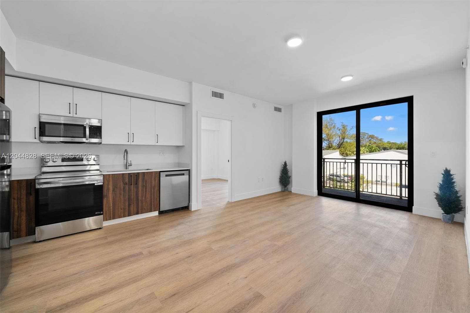 2479 NE 192nd St # 308, Miami FL 33180 photo 2