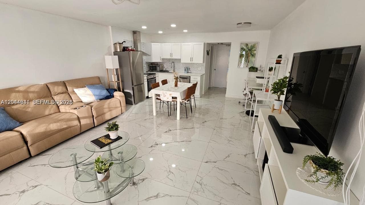 340 S Oakridge  S # 340, Deerfield Beach FL 33442 photo 2