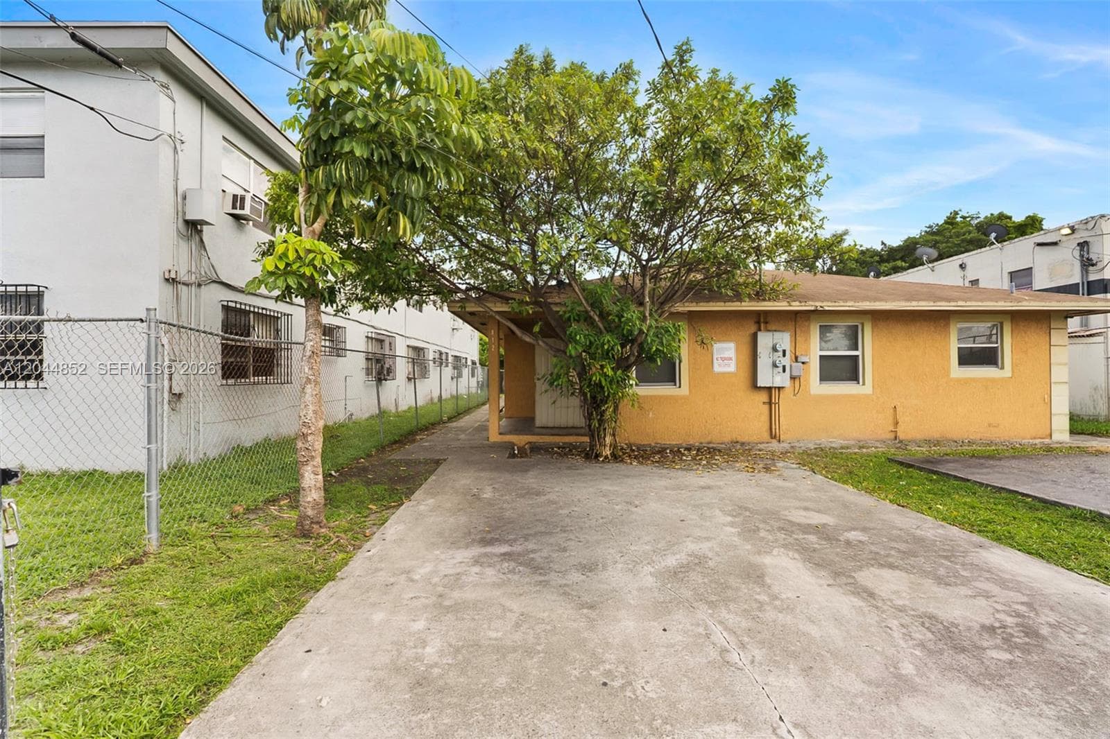 812 NW 70th St, Miami FL 33150 photo 2