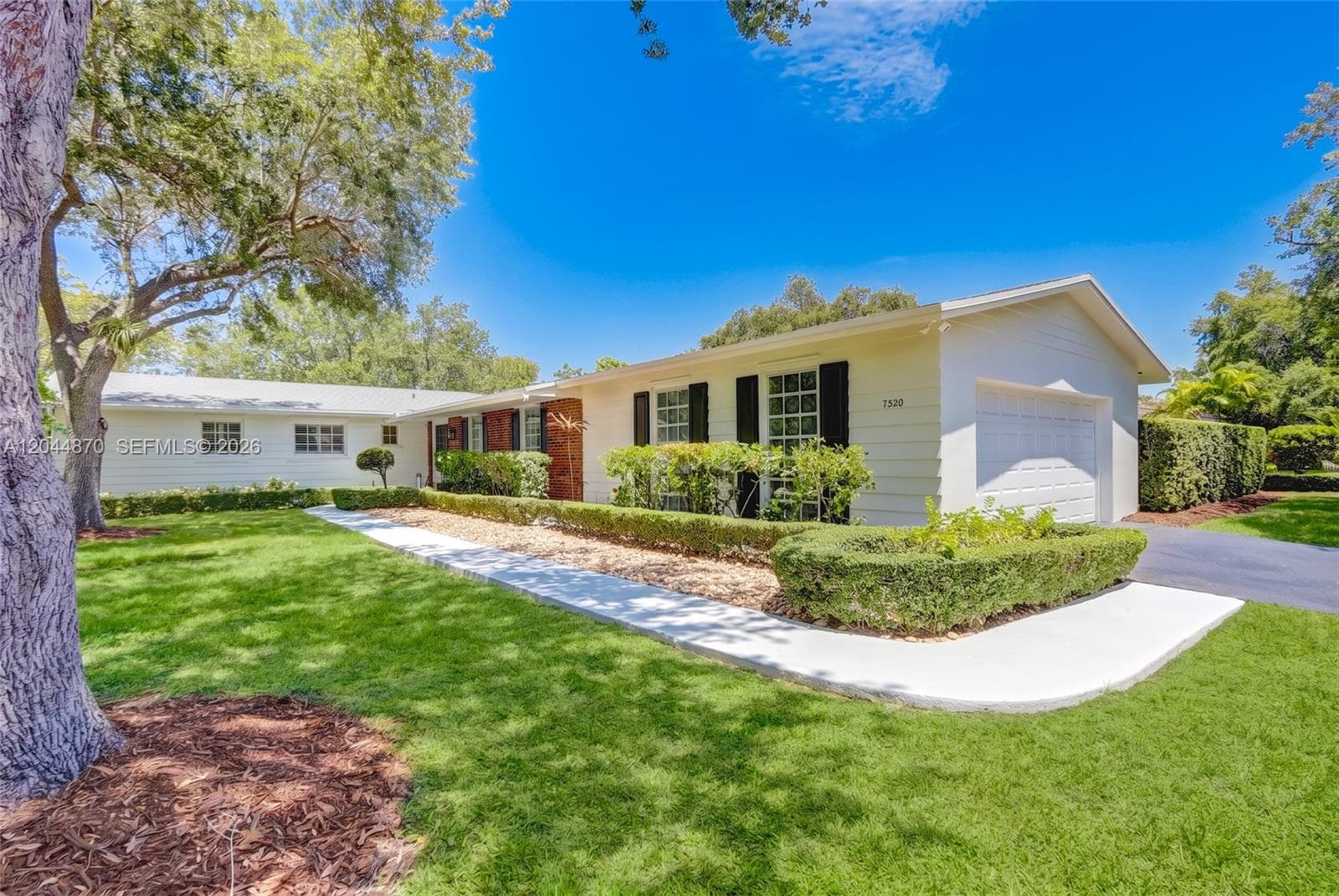 7520 SW 164th St, Palmetto Bay FL 33157 photo 2