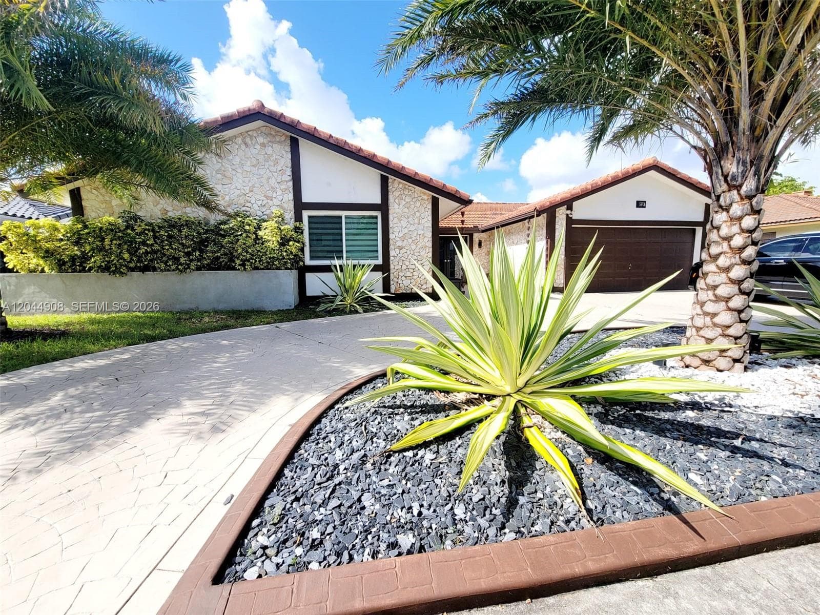 6324 NW 201st Ln, Hialeah FL 33015 photo 4